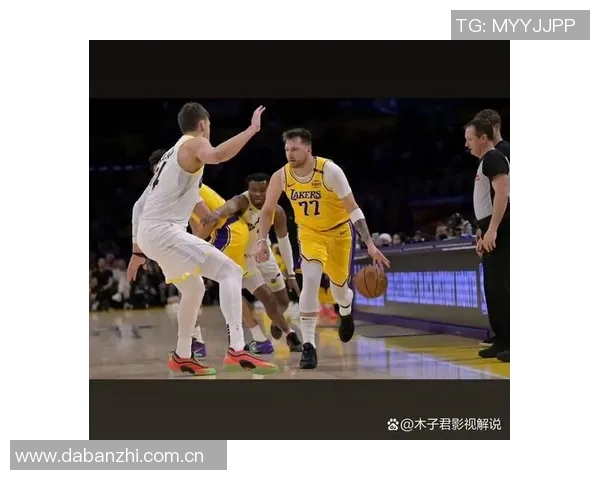 东契奇上半场表现抢眼8投4中斩获16分并贡献4篮板7助攻1抢断1盖帽 东契奇上半场表现抢眼8投4中斩获16分并贡献4篮板7助攻1抢断1盖帽