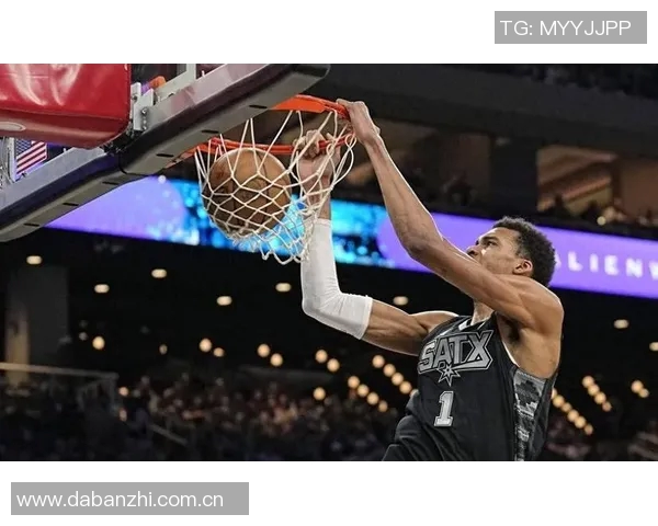 文班亚马半场高效表现仅用16分钟砍下22分7篮板3助攻引发热议 文班亚马半场高效表现仅用16分钟砍下22分7篮板3助攻引发热议