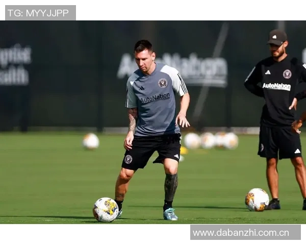 梅西缺席训练一天后今日回归训练中心恢复合练状态良好