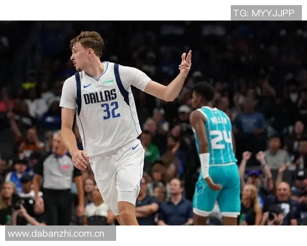 费尔斯半场表现惊艳6投5中三分球完美3中3贡献13分外加4篮板1助攻4抢断