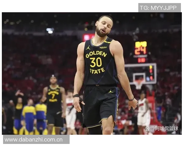 科尔透露库里缺席训练但与队友共同观看比赛录像积极参与备战