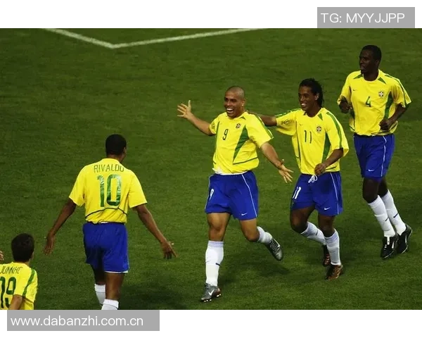 长友佑都社交媒体庆祝战胜巴西队这一历史性时刻将铭刻在足球史册中