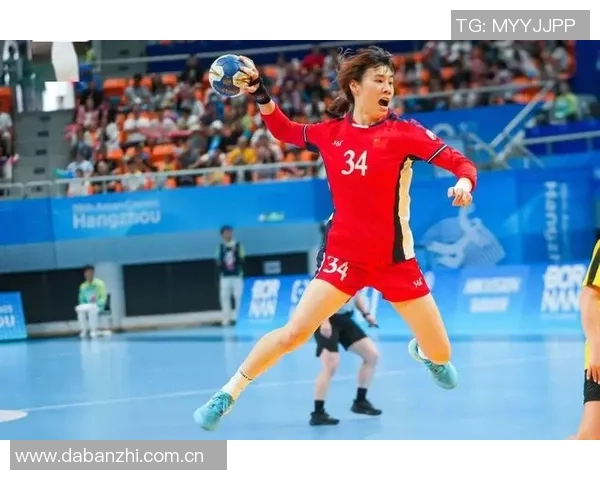 VAR判罚引发争议李梦雯手球送点球中国女足半场惨遭0-5落后