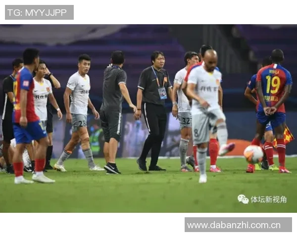 阿夫迪亚恶意犯规剪刀脚绊倒科沃德遭追加处罚引发热议