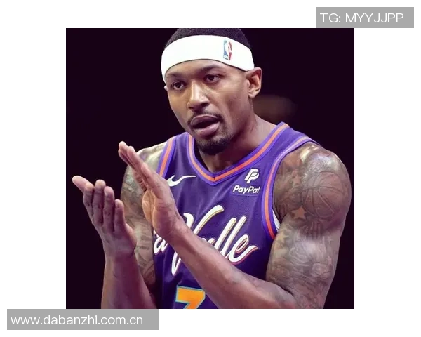 比尔首场比赛表现出色9投6中贡献12分2篮板1抢断1盖帽正负值5展现实力