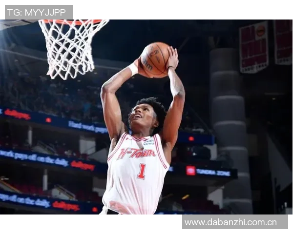 哈达威被阿门犯规引争议KD称队友认为是自我绊倒所致